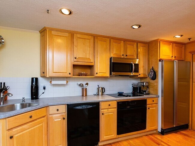 Building Photo - 105 Marlborough St