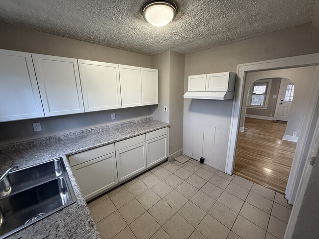 Building Photo - 123 Adelaide St