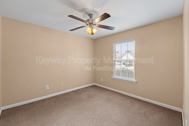 Building Photo - 208 Satomi Way