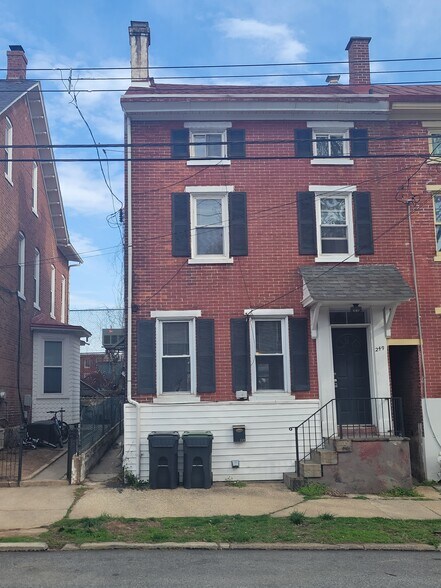 Primary Photo - 249 Washington Ave