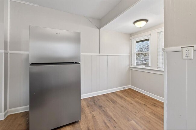 Building Photo - 508-508 Emerson Ave