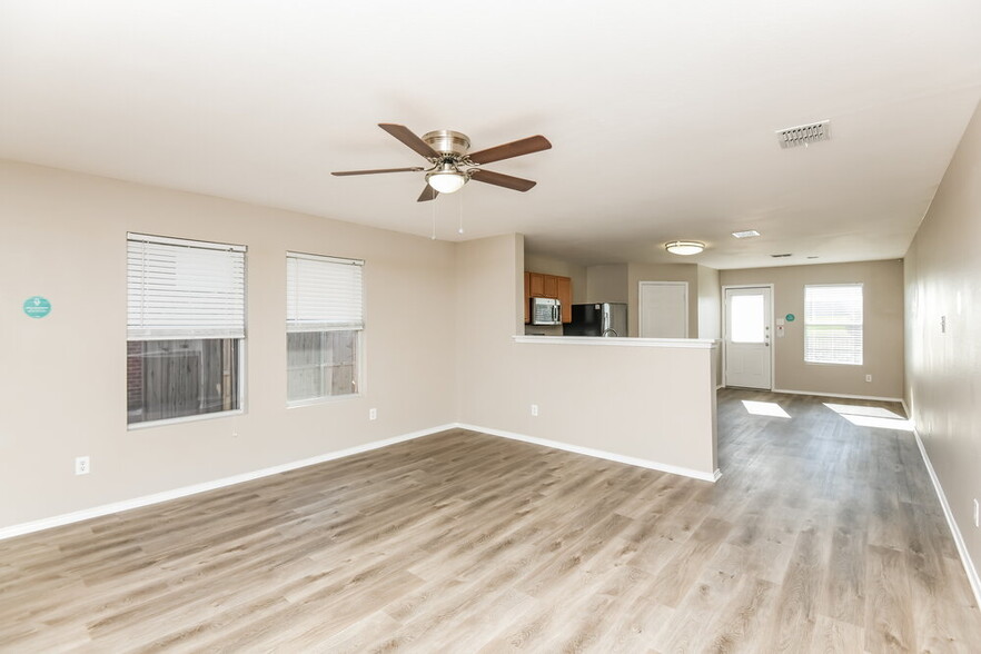 Building Photo - 12933 Kelly Dr