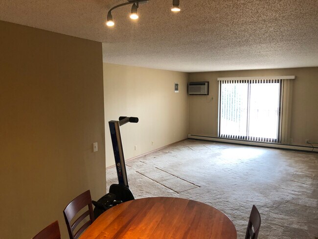 Building Photo - 5697 Green Circle Dr