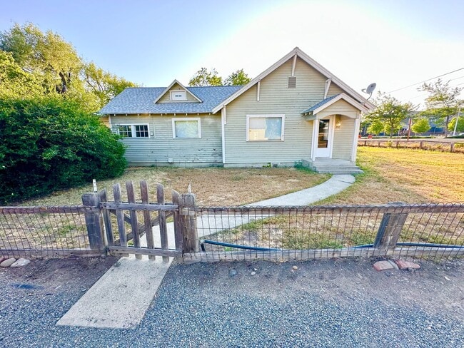 Primary Photo - 2 Bedroom 1 Bathroom Home with Acreage in ...