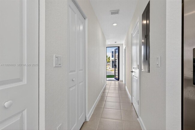 Building Photo - 13835 SW 261st Terrace