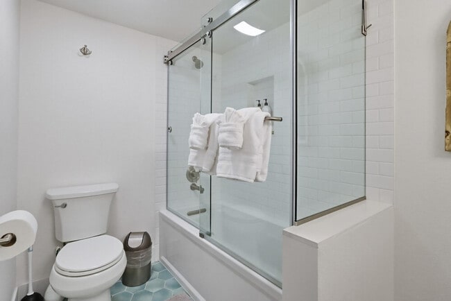 Building Photo - 521 S Sierra Ave