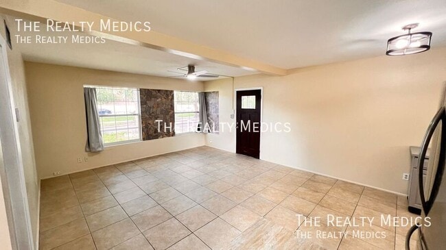 Building Photo - 6216 Lake Underhill Rd