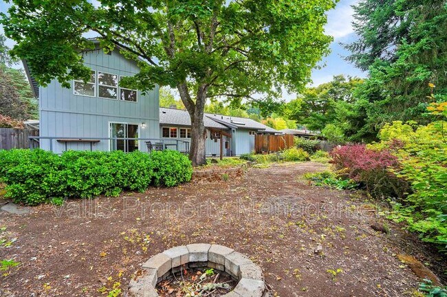 Building Photo - 3385 Camellia Dr S