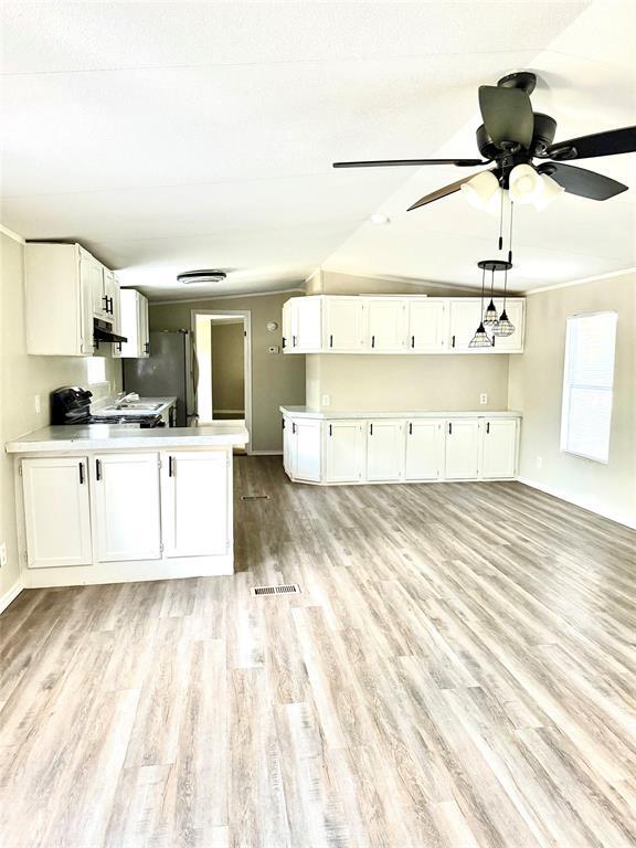 Building Photo - 750 Oak Meadows