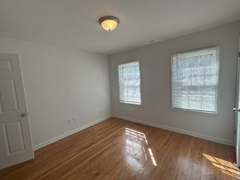 Building Photo - 8045 Busiek Ave