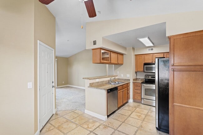 Building Photo - Gorgeous Condo in Folsom !