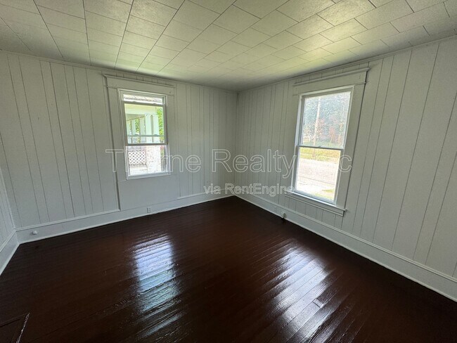 Building Photo - 809 Sunset Ave