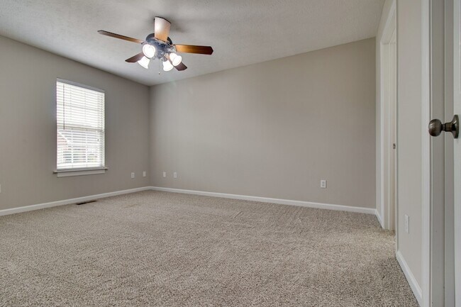Building Photo - 4910 Court Dr
