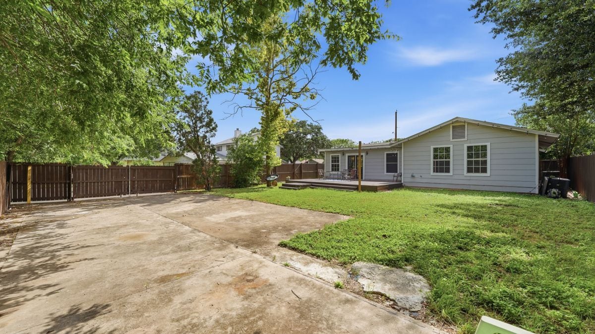 Building Photo - 2503 Irwin Dr