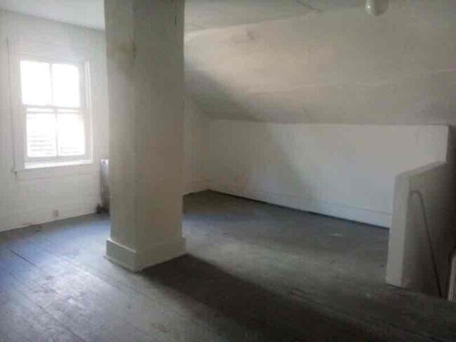 Building Photo - 310 E Snyder Ave