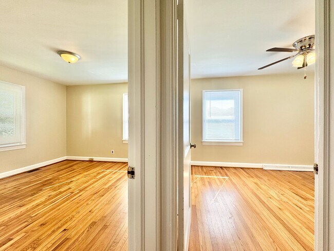 Building Photo - 3808 Parkwood Dr