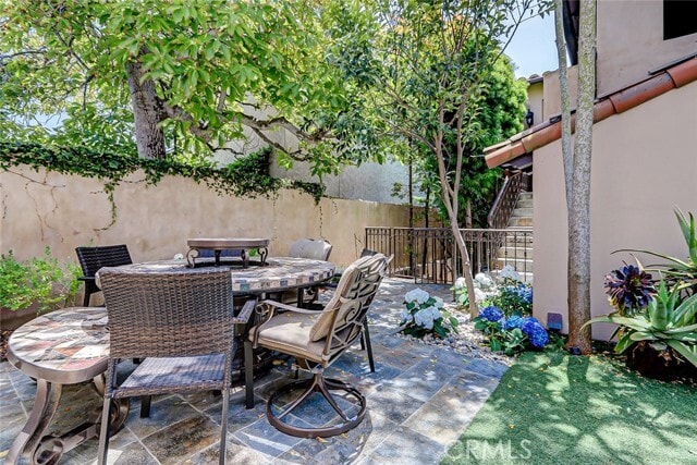 Building Photo - 853 6th St