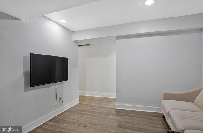 Building Photo - 6162 40 Winks Way