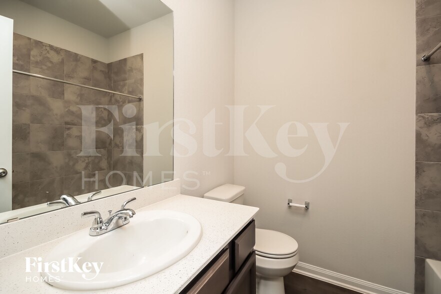 Building Photo - 123 Lk Wy Cir