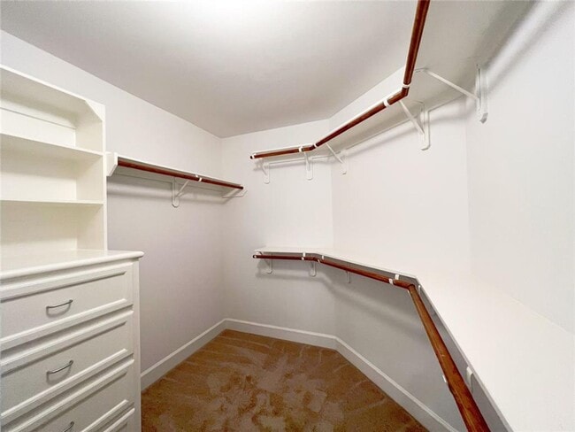 Building Photo - Modern tri-level 3 bed/ 2.5 bath