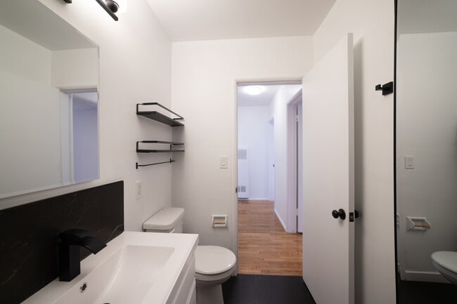 Building Photo - 11638 Riverside Dr