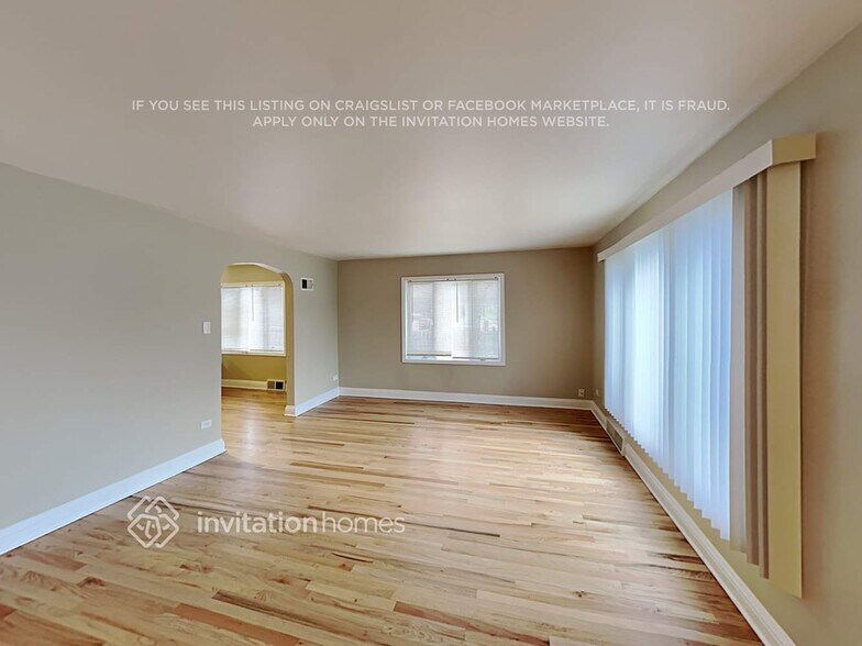 Building Photo - 4419 N Nagle Ave