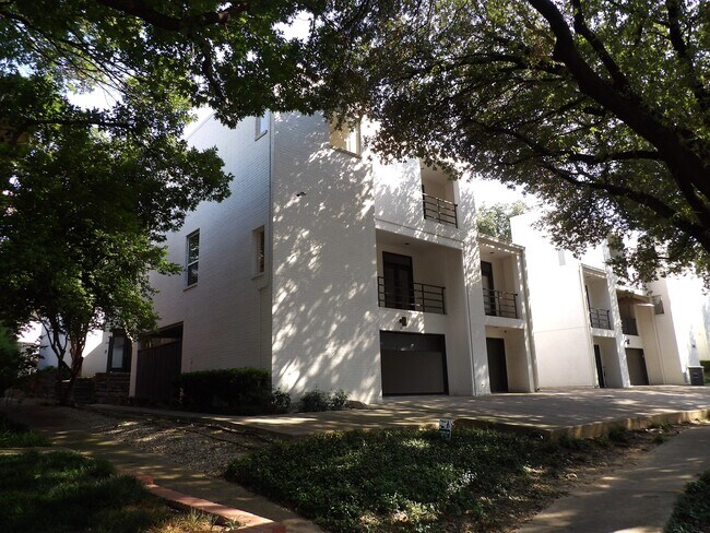 Primary Photo - 3910 Buena Vista St