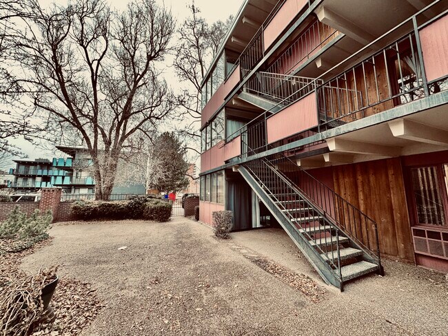 Building Photo - 836 Dexter St