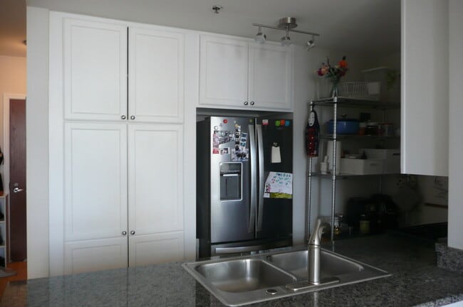 Building Photo - 1255 S State St