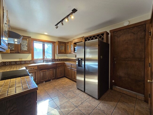 Building Photo - 2835 Don Quixote