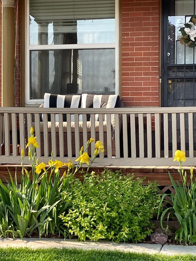 Building Photo - Charming duplex available in Cherry Creek North, one of Denver’s most sought-after neighborhoods!