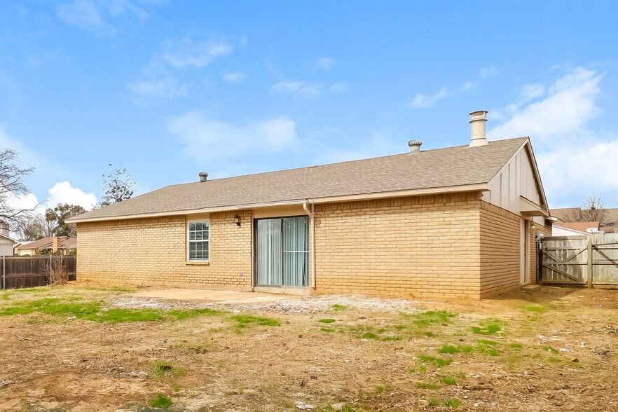 Building Photo - 7900 Bermejo Rd
