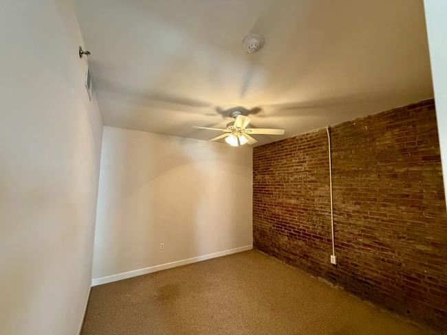 Building Photo - Adams Ave.