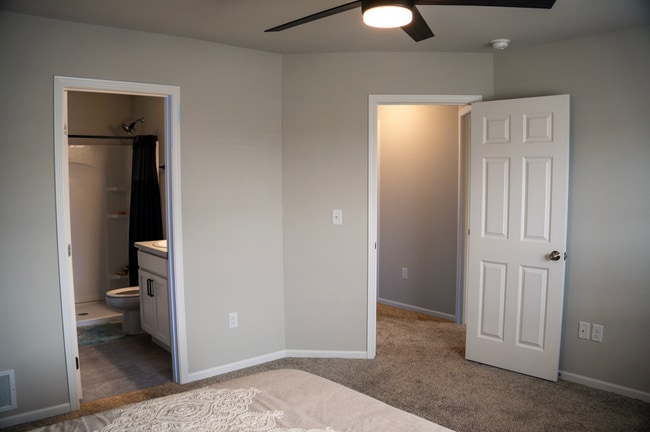 Building Photo - Tobi Lane Twinhome