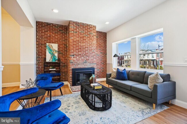 Building Photo - 329 15th St NE