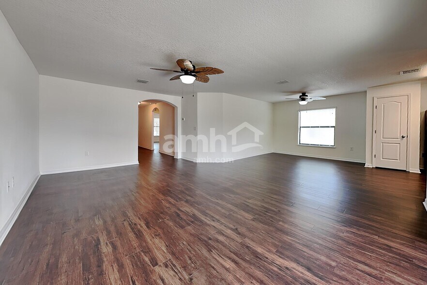 Building Photo - 1741 Chatham Grn