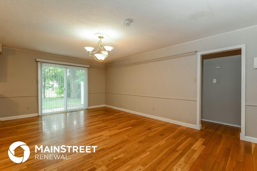 Building Photo - 2060 Avon Dr