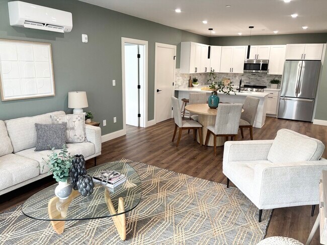 Building Photo - 1391 Main St