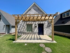 Building Photo - 3850 W Somerville Ln