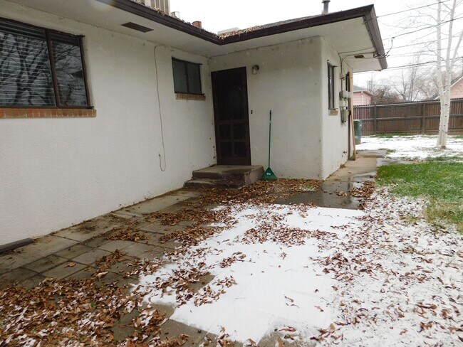 Building Photo - Walking Distance CMU/St Mary's