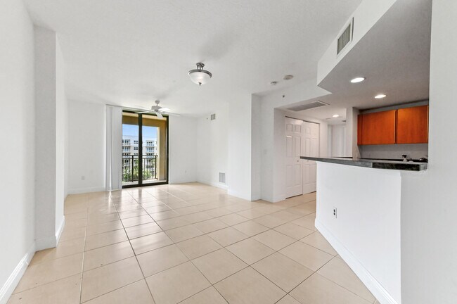 Building Photo - 610 Clematis St