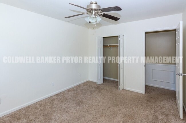 Building Photo - 9356 Charbar Cir