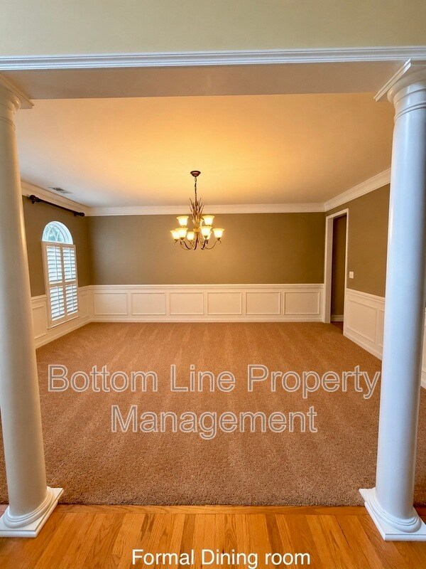 Building Photo - 8045 Talcott Dr