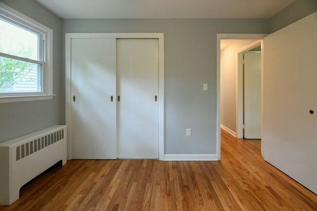 Building Photo - 95 Riverside Dr