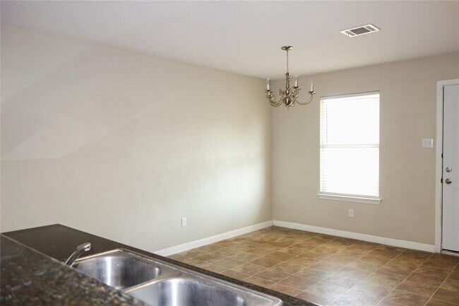 Building Photo - 108 Lavaca Loop