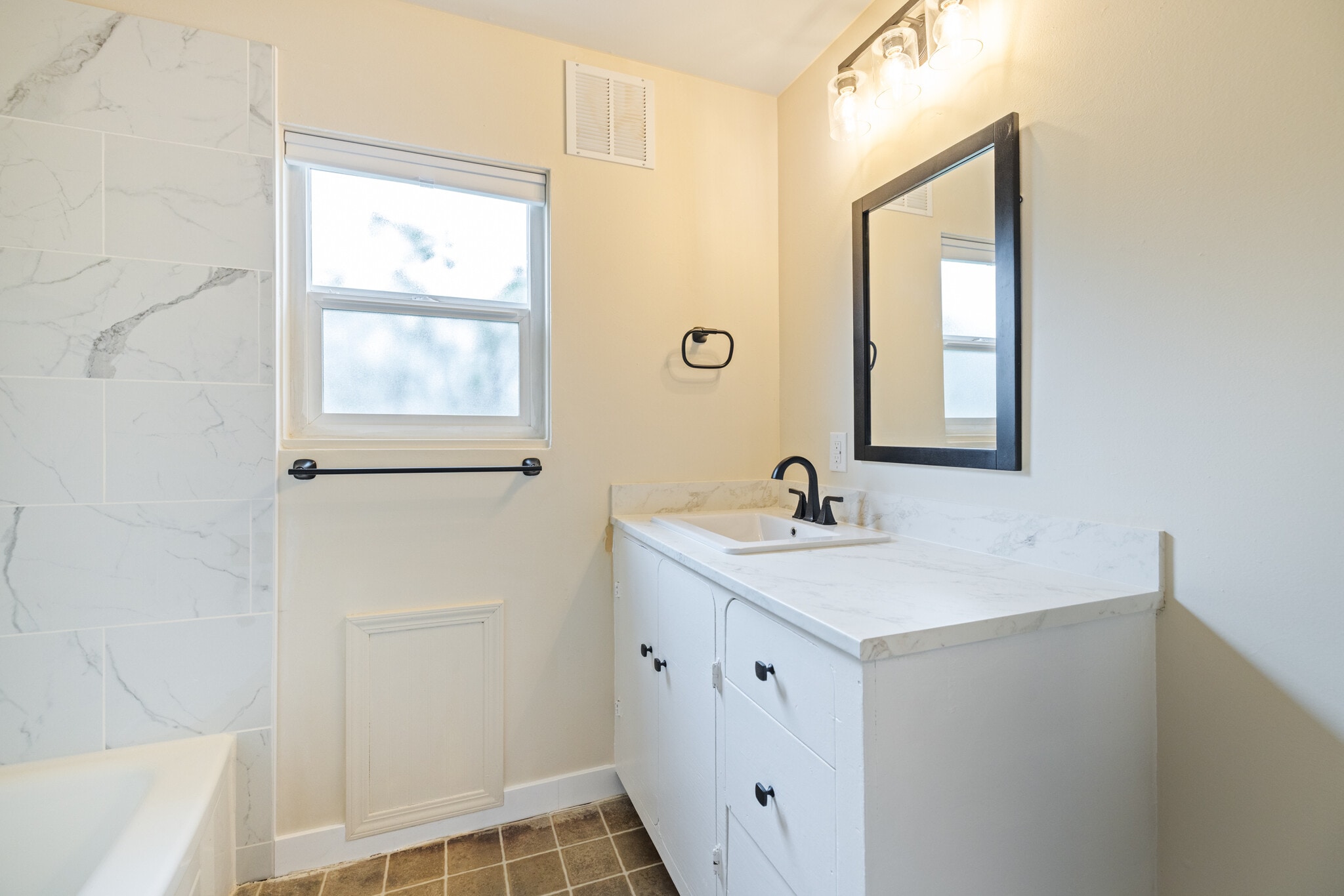 Building Photo - 1201 E Fir St