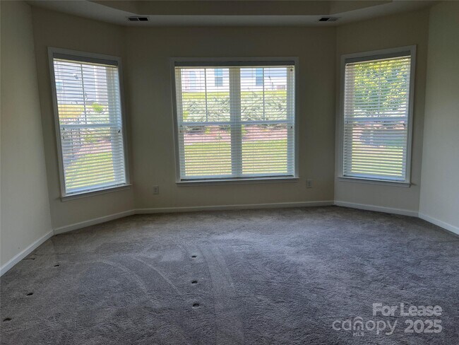 Building Photo - 1024 Argentium Way