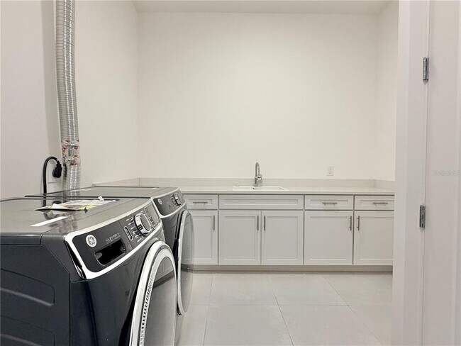 Building Photo - 920 N Osceola Ave