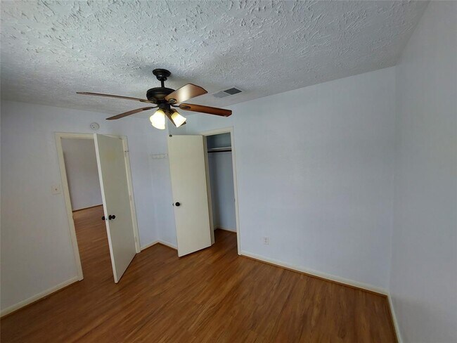 Building Photo - 3807 Quiet Pl Dr