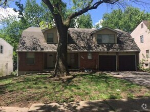 Building Photo - Beautiful 3 Bedroom Duplex